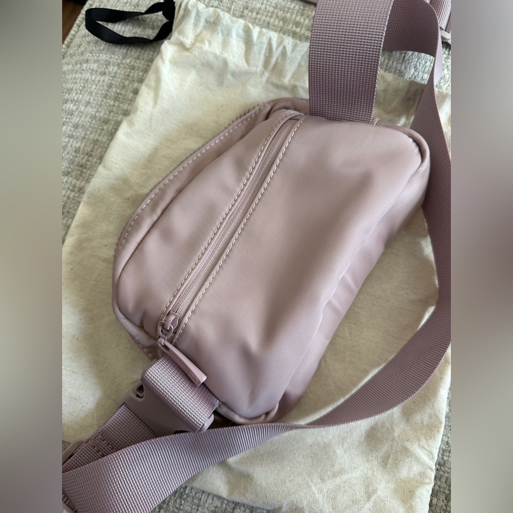 NWOT 🆕 Buffbunny Breakthrough Belt Bag Berry Ice - Picture 5 of 9